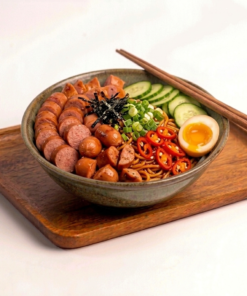 Mì trộn xúc xích